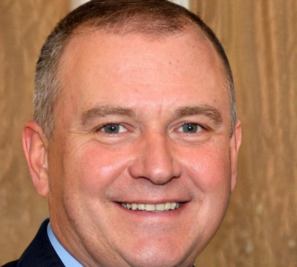 Profesor experto en finanzas estratégicas